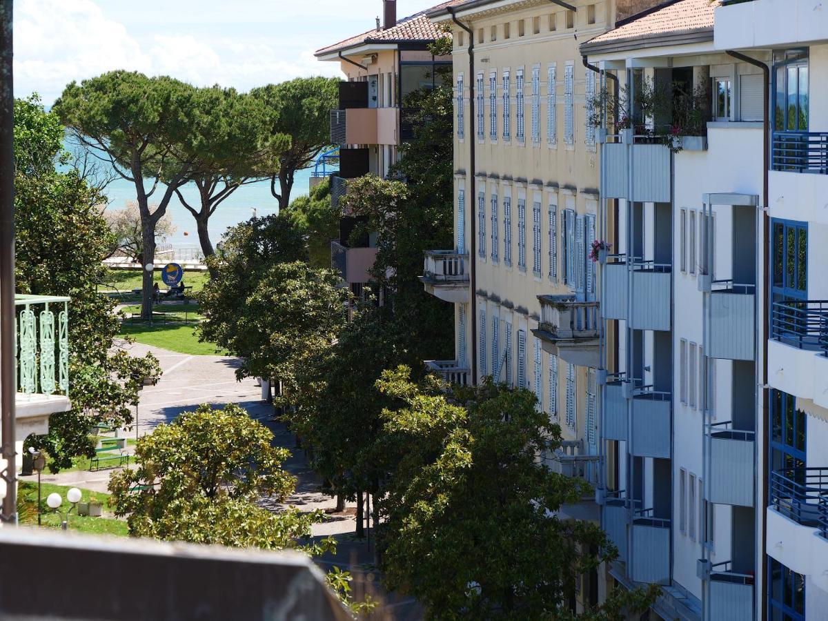 Da Silvia Attico Nel Cuore Di Grado Con Posto Auto Exterior photo